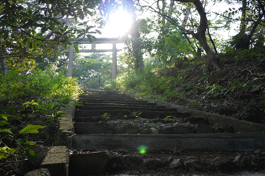 【瀬武】新パワースポット!? 復興したばかりの高千穂神社【奄美大島・加計呂麻島 女もつらいわ 18】